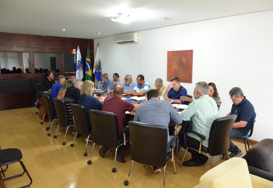 Prefeito Cláudio Chumbinho reúne secretariado para discutir reformas na administração municipal