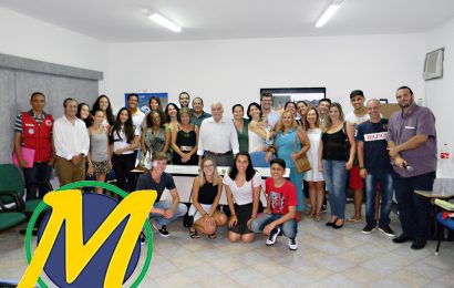 Intercambistas Ministram Palestra para Avaliação de Aprendizado