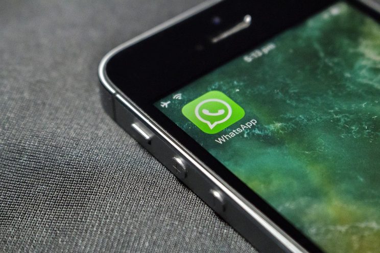 Golpe de mudar cor do WhatsApp infecta mais de 1 milhão Golpe de mudar cor do WhatsApp infecta mais de 1 milhão