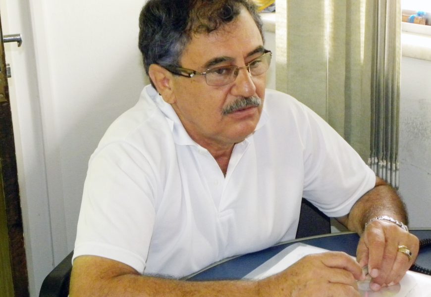 Seu Madruga é Reeleito Síndico do Condomínio Cisne Branco