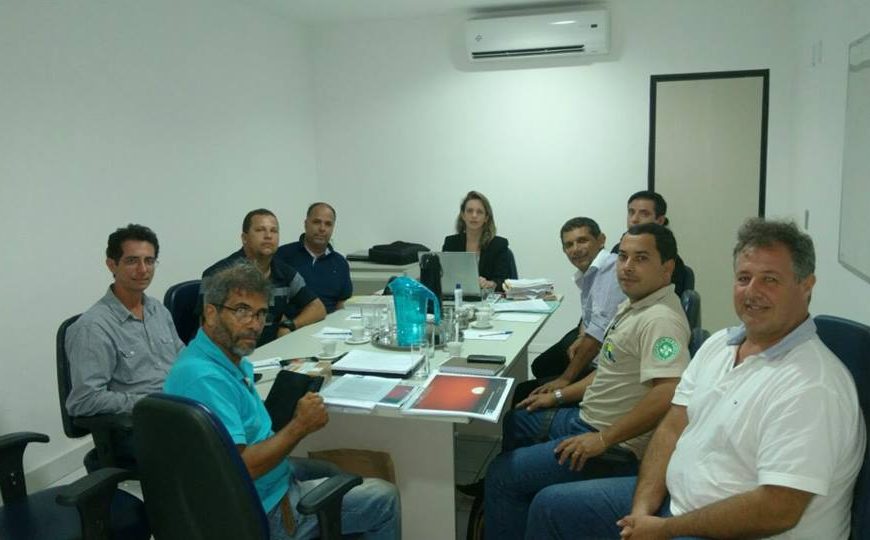 Termo que limita o acesso de veículos ao Pontal do Atalaia foi assinado