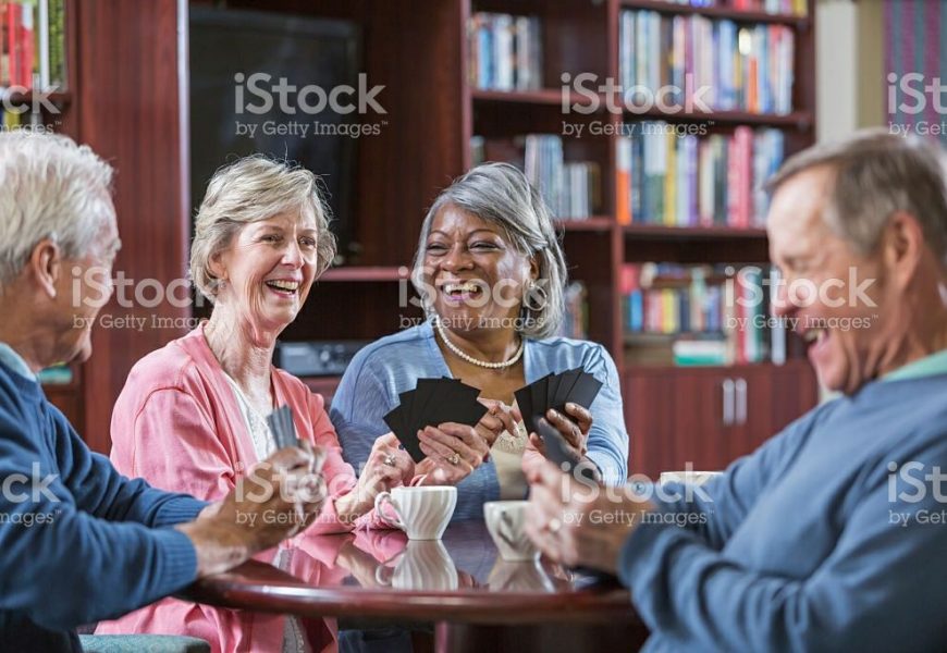 TARDE DE JOGOS DE TABULEIRO E CARTEADO PARA TERCEIRA IDADE
