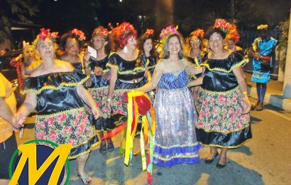 OS CAMISOLAS ENCANTAM FOLIÕES EM SÃO PEDRO DA ALDEIA