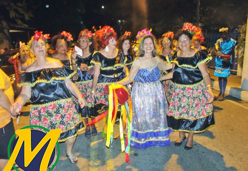OS CAMISOLAS ENCANTAM FOLIÕES EM SÃO PEDRO DA ALDEIA