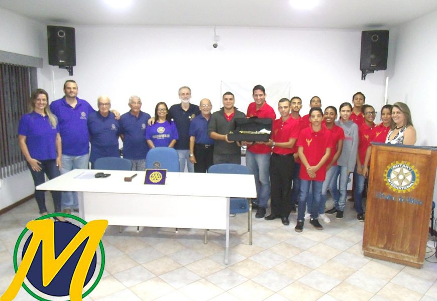 ROTARY CLUBE DE SÃO PEDRO DA ALDEIA REALIZA REUNIÃO FESTIVA